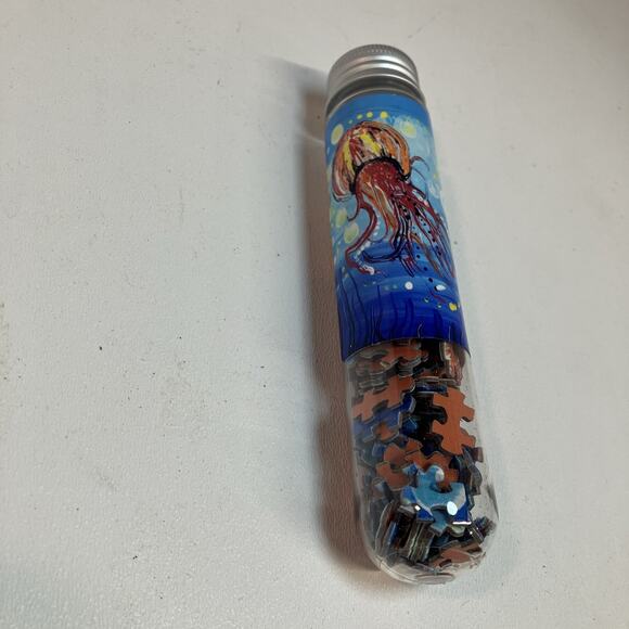 Bubbly Jellyfish 150 Piece Mini Jigsaw Puzzle Micro Puzzles New - Picture 1 of 3